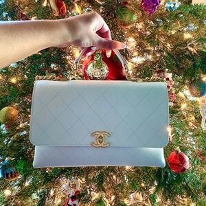 Holiday Gift! CHANEL Affinity Bag With Handle White Gold Hardware Medium NWT